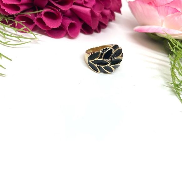 VINTAGE⚜️BLACK SWAN 18K Plated Feathered Enameled Cocktail Ring - Picture 3 of 7
